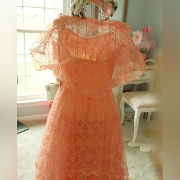 Vintage 1950s coral pink cupcake prom party dress gown with lace bolero. - Picture 4 of 5